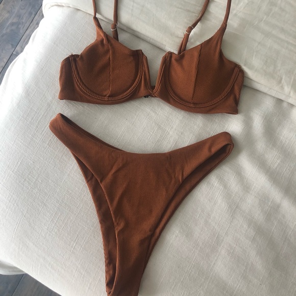 Ribbed cheeky cut bikini - Picture 1 of 5